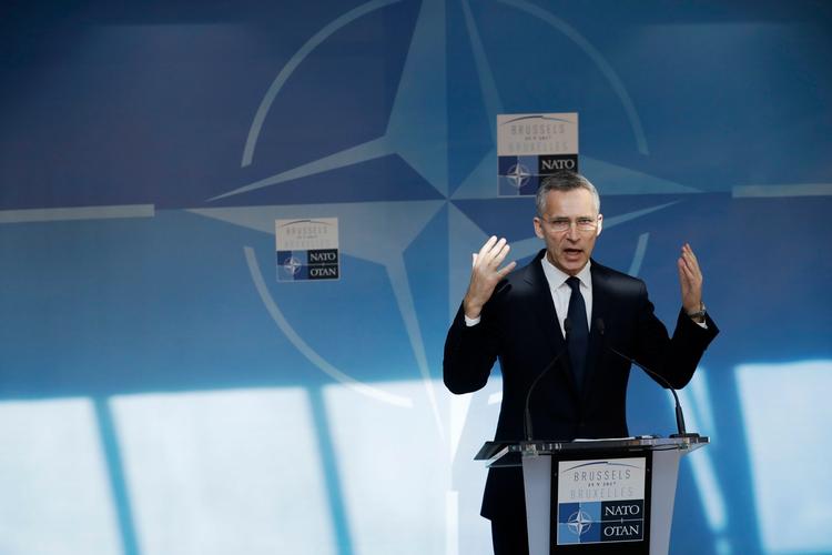 Generalsekretær Jens Stoltenberg lagde stor vægt på den politiske betydning af, at Nato i dag vil tilslutte sig koalitionen mod Islamisk Stat. 