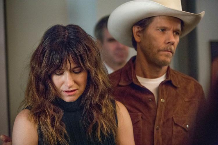 I tv-udgaven af 'I love Dick' spiller Kathryn Hahn hovedpersonen Chris Kraus, mens Kevin Bacon har rollen som den famøse Dick.  