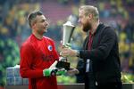 De fremmødte journalister kårede FCK-målmand som Årets Pokalfighter - her får han hæderen overrakt af Årets Sportsjournalist, Jeppe Laursen Brock, fra Politiken.  