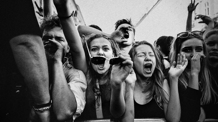 Sandie Westh synes, det er fedt, at alle kan mødes på gaden til øl, musik og fest. Men at pisse på cykler, ødelægge biler og bruge opgange som toilet er for åndssvagt. 