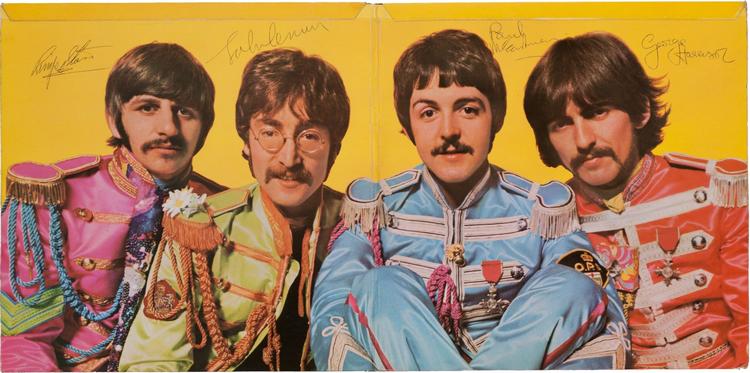'Sgt. Pepper' skilte sig ud fra mange andre af tidens albums - blandt andet fordi The Beatles havde trykt sangteksterne på coveret. 