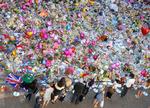 St. Ann's Square i Manchester er et blomsterhav. 22 personer mistede livet ved mandagens terrorangreb i Manchester. 