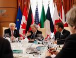 USA's Donald Trump, Italiens Paolo Gentiloni, Frankrigs Emmanuel Macron og Storbritanniens Theresa May debuterer alle som statsledere rundt om G7-bordet, der repræsenterer verdens syv største økonomier. Trods pres fra de seks andre ledere, er Trump fortsat imod klimaaftalen fra Paris 2015, men gruppen blev enig om styrket indsats mod terror samt ekstremisme på sociale medier. 