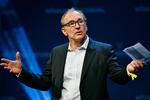Tim Berners-Lee, opfinderen af Itnernettet - »Ikke overraskende er det mere sandsynligt, at man er offline, hvis man er kvinde, fattig, lever i et landområde eller i et lavindkomstland...« Walter Bieri/AP