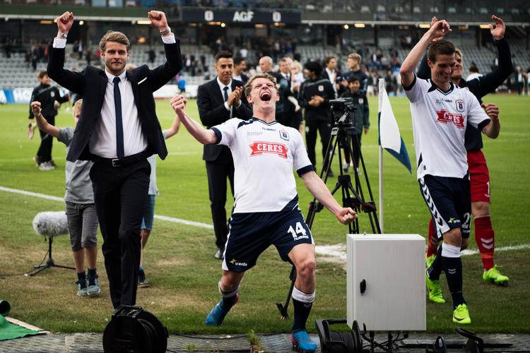 Jens Stage (i midten) har spillet en vigtig rolle i AGF's succes i nedrykningsspillet. 