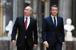 Putin og Macron mødes for at drøfte blandt andet situationen i Syrien. 