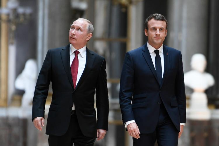 Putin og Macron mødes for at drøfte blandt andet situationen i Syrien. 