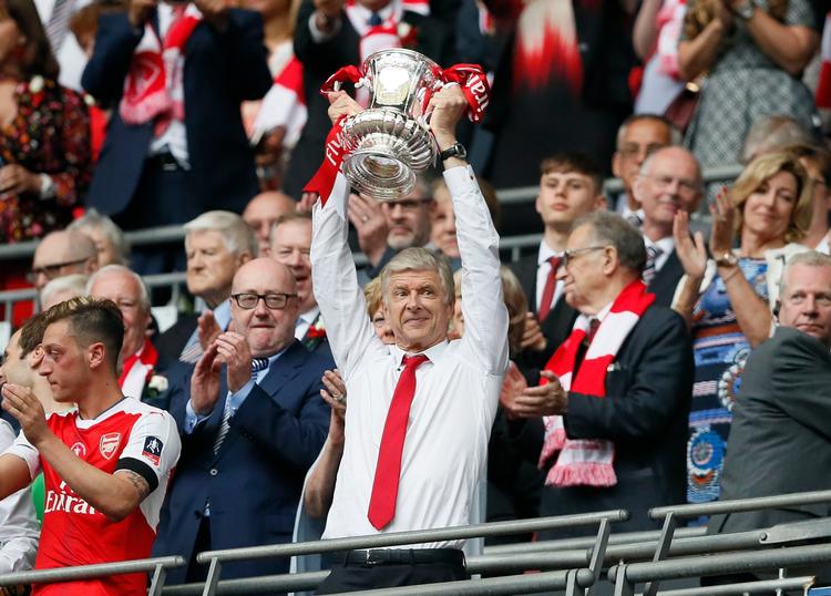 Arsène Wenger har stadig mulighed for at løfte et trofæ til som Arsenal-træner, hvis holdet vinder Europa League, hvor de stadig er nået til semifinalen. Foto: AP Photo/Kirsty Wigglesworth) Kirsty Wigglesworth/AP