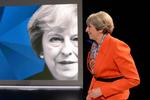 Premierminister Theresa May bliver kritiseret for at vige uden om at svare på, hvad hun mener om briternes exit fra EU, efter at hun mandag deltog i en valgaften på Sky News.
(Stefan Rousseau/ Pool Photo via AP) 