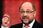 Trump 'ødelægger alle vestlige værdier', siger Schulz til journalister i Berlin. 