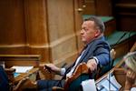 Statsminister Lars Løkke Rasmussen kommer med en opsang til skolerne i Københavns Kommune under afslutningsdebatten i folketinget. 