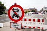 Ved vejene ind mod Nørrebro og Distortions festområde står betonblokke, der skal standse lastbilangreb. 