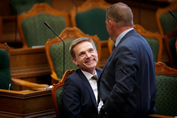 Kristian Thulesen Dahl vil modarbejde regeringens planer om topskattelettelser - men er ikke ligeså ultimativ, som han var for et år siden.


 
