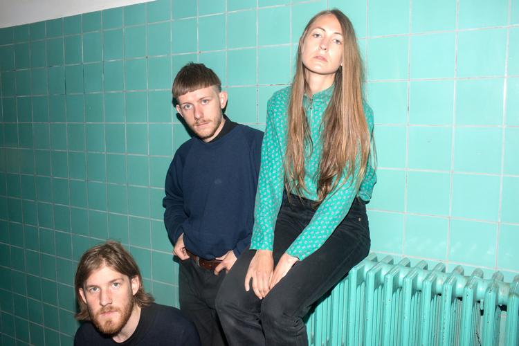 Den danske pop-trio Chinah spiller dobbeltkoncert med The Minds of 99 på Nemoland søndag 4. juni.  