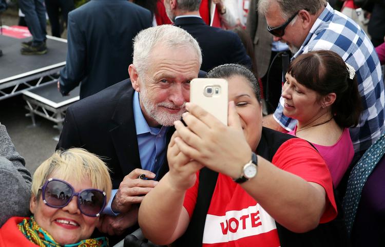 Labour-leder Jeremy Corbyn har på kort tid vendt en truende tilbagegang til en mulig fremgang ved valget 8. juni.  