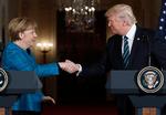 Donald Trump tager imod Angela Merkel i Det Hvide Hus, men forholdet mellem dem er mere end køligt, 