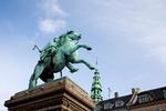 Absalons rytterstatue på Højbro Plads er klummeskribentens personlige favorit. For ærlig talt, hans hest stejler, og han har en økse i hånden. Det kan ingen af de andre konkurrere imod.  