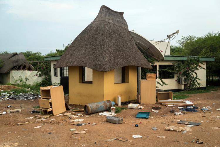 Efter 'stormen'. Hotel Terrain i Juba var pusterummet for de internationale nødhjælpsarbejdere indtil stormen på hotellet 11. juli 2016.  