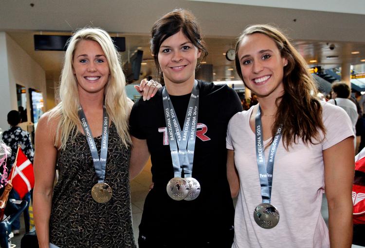  Jeanette Ottesen, Lotte Friis og Rikke Møller Pedersen i medaljeklæder. Sådan har vi tit oplevet de tre. Men nu kan trioen snart være 'historie' - og de næste kapitler skal skrives af de helt unge talenter. Jens Dresling/POLFOTO