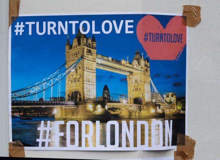 Make Love, not War. Hvis angreb som det i London skal undgås, må vi prøve at få radikale miljøer til at åbne sig mod samfundet, mener både Theresa may og terroreksperter. 