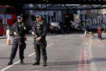 Efter terrorangrebet har Londons Politi posteret bevæbnede betjente omkring gerningsstedet i Borough Market. 