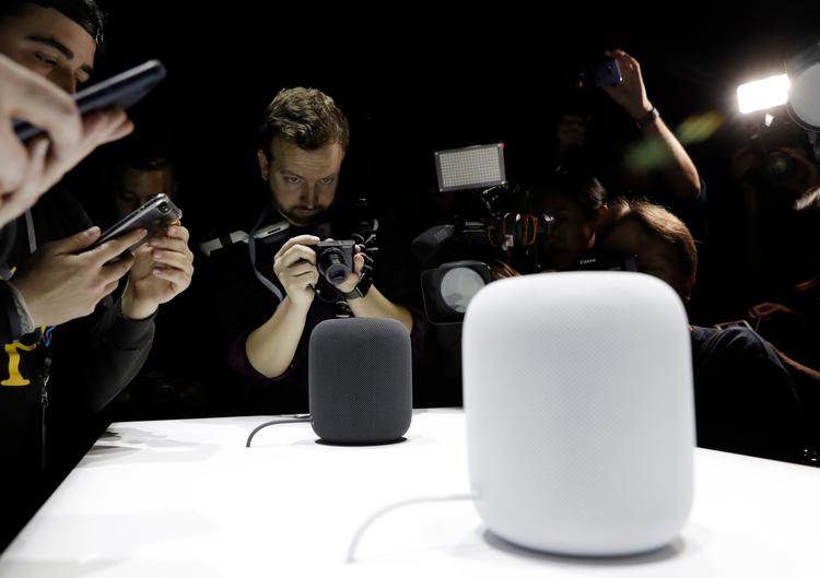 Apples intelligente højttaler hedder HomePod og har den virtuelle assistent Siri ombord. Den kommer dog ikke til Danmark før tidligst i 2018  