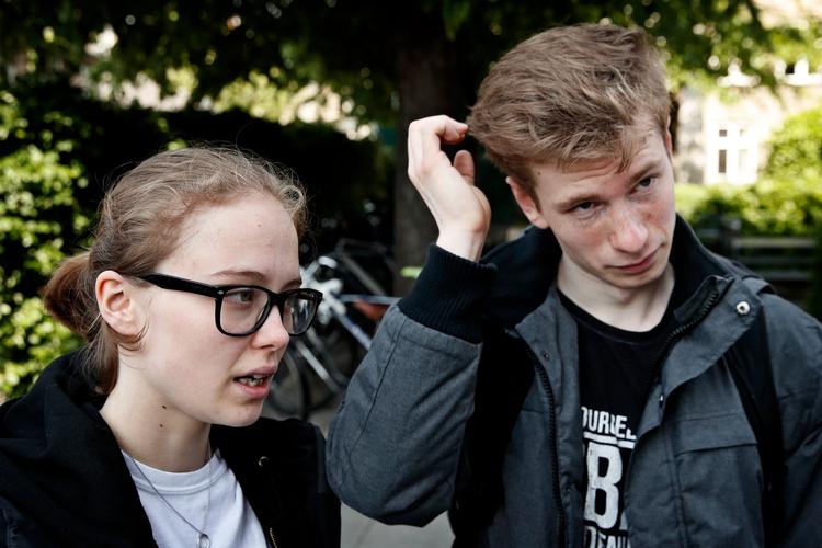 Gymnasieeleverne  Marie Kaltoft og Casper Venlov fra Rysensteen Gymnasium er enige om, at læring først og fremmest er elevernes eget ansvar. Derfor skal gymnasierne ikke lave regler for, hvornår man må bruge sin telefon. 