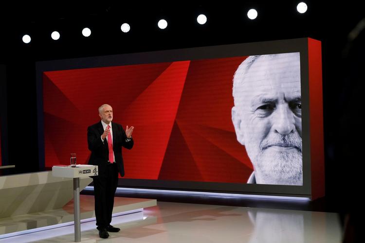 Labour leder, Jeremy Corbyn, har hentet meget ind på sin konservative rival, premierminister Theresa May, i meningsmålingerne.  