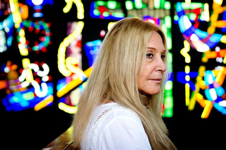 Vassula Rydén siger, at hun modtager beskeder direkte fra Gud. Sådan har det været siden 1985, hvor alt i hendes liv pludselig blev vendt på hovedet, da hendes skytsengel henvendte sig til hende. 