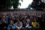 Heartland gør en dyd ud af at kæle for det æstetiske gourmetpubilkum. Her nyder de i ro og mag en koncert med Eddie Vedder under årets festival.  