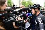 Overalt, hvor han kommer frem, er Chris Froome i centrum, men hidtil har han ikke kunnet fortælle om succes i Critérium du Dauphiné. Foto: ASO/A. Broadway. 