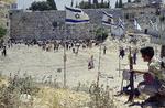 Billede af Grædemuren i Jerusalem anno 1967 under Seksdageskrigen.  