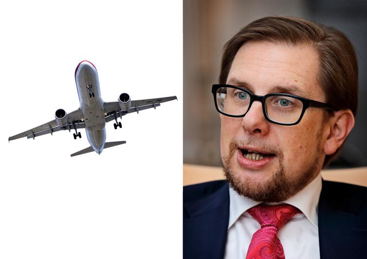 Mens Ryanair modtager kritik for angiveligt, at skulle have ændret praksis uden varsling, lykønskes økonomi- og indenrigsminister Simon Emil Ammitzbøll, som igen har fundet kærligheden efter at have mistet sin mand for ti måneder siden. Arkivfotos Thomas Borberg/Jens Dresling