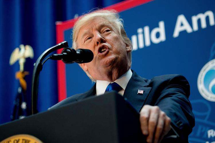 Trump fastholder, at Comey har løjet om visse ting. 