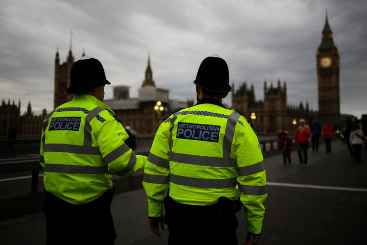 Politi patruljerer efter terrorangrebet i London for nylig, hvor den 17-årige gymnasieelev Abel Johannes Grage Jakobsen selv måtte løbe fra terroristerne. Nu reflekterer han over, hvem og hvad terrorismen er.  