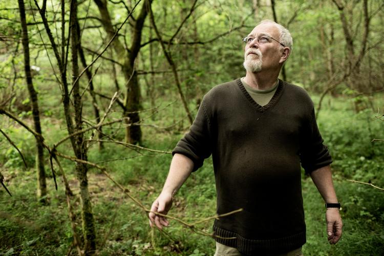 Michael Facius aner ikke, hvordan han skal slippe ud af sit forbrug af Tramadol. Han bor i en skov uden for Silkeborg og nyder at opholde sig i naturen tæt på dyrene. 
