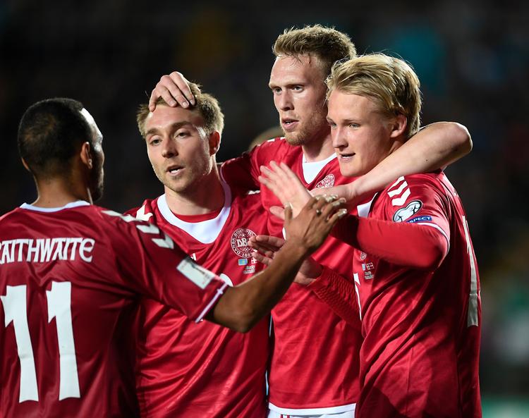 De 3 danske målscorere Christian Eriksen (tv.), Nicolai Jørgensen og Kasper Dolberg efter Dolbergs mål til 3-1. 