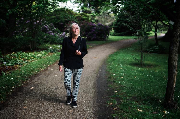 59-årige Lona Hauberg er på integrationsydelse, fordi hun har boet i udlandet i en årrække. 