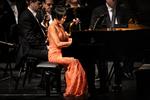 Kinesiske Yuja Wang i stram laksefarvet kjole var mere effektiv end nuanceret som solist i Brahms. 