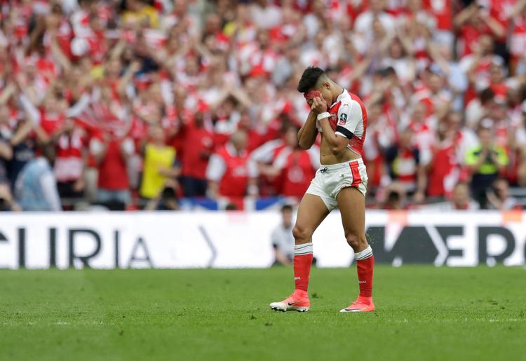 Det kan ende med, at Alexis Sánchez græmmer sig over ikke at kunne skifte til en af de rigeste Premier League-klubber og derfor må forlade engelsk fodbold, hvis han vil væk. 