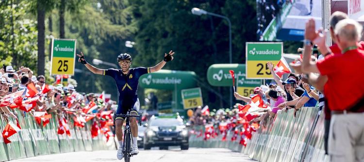 Larry Warbasse kan lade jublen få frit løb efter sit succesrige udbrud på 4 etape i Schweiz Rundt. 