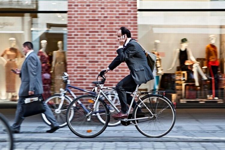 Flere og flere storbyer får øjnene op for de fordele, det giver at satse på cyklen som transportmiddel. Manden fra München er en af dem, der tager den tohjulede gennem byen. 