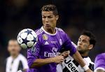 Cristiano Ronaldo har sportsligt set haft en fantastisk sæson, men en skattesag truer med at lægge en dæmper på begejstringen. 