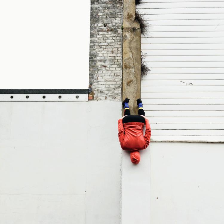 Willi Dorner, som i 2011 skabte Bodies in Urban
Spaces på Vesterbro, vender tilbage med den hidtil største og længste version af sin spektakulære
vandringsforestilling, som foregår
20., 21. og 22. juli fra Christianshavns Torv til Nørrebro.  