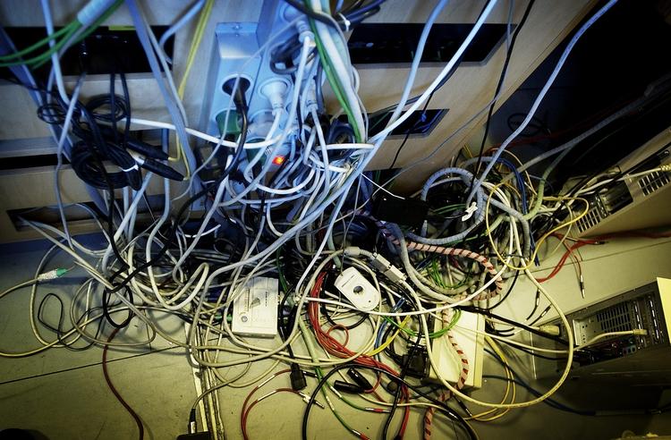 Brug for en fagmand? Det kan være nødvendigt, men nogle elektriske operationer kan de fleste selv klare. Arkivfoto  