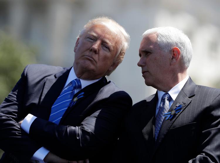 Donald Trump sammen sin vicepræsident, Mike Pence.  