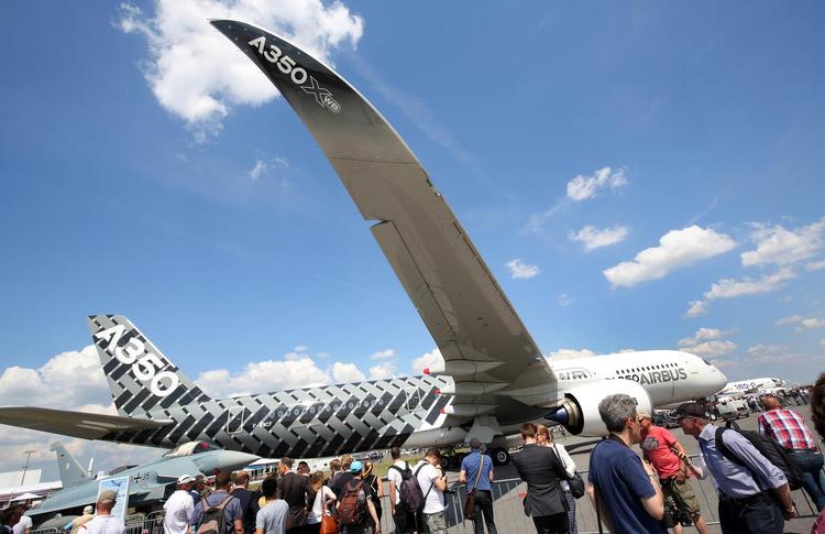 Airbus regner med at sælge masser af fly de kommende år. Dette Airbus A350 bliver ikke storsælgeren, for de mindre fly opfylder mange flyselskabers ønsker.  