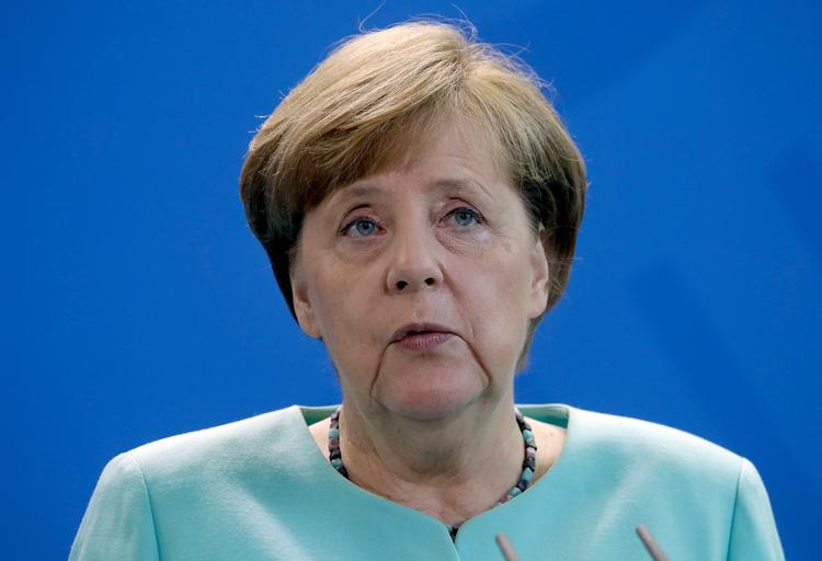 Angela Merkel har foretaget kovending om homo-ægteskaber, som hun nu vil haste igennem parlamentet på fredag. 