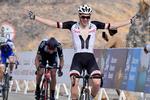 Så glad var Søren Kragh Andersen, da han i februar sejrede på 3. etape i Tour of Oman. Nu jagter han en plads i Team Sunwebs Tour de France-trup. 