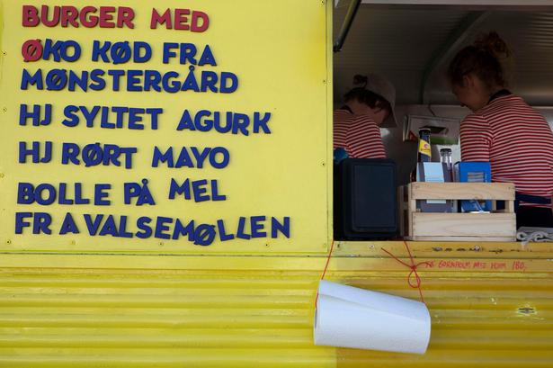 Uden mad og drikke duer det ikke, husk servietten. 